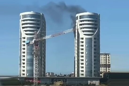 Bakıda çoxmərtəbəli binada yanğın söndürülüb - YENİLƏNİB + VİDEO