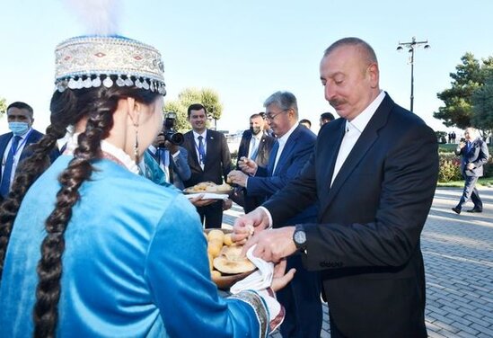 Azərbaycan və Qazaxıstan prezidentləri Milli Parkda qurulan "Qazax yurtası" ilə tanış olublar – FOTO