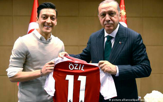 Ərdoğan Mesut Özilə saat hədiyyə etdi - Foto