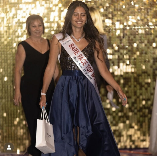 Londonda gözəllik müsabiqəsinə makiyajsız qatılan azərbaycanlı xanım jürini şoka saldı - VİDEO