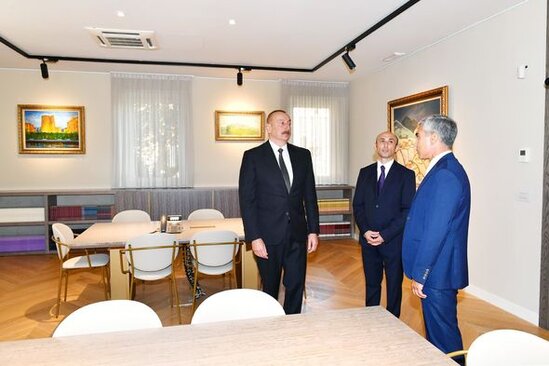 Prezident İlham Əliyev İtaliyada "Mənim Azərbaycanım" adlı rəsm sərgisi ilə tanış olub - FOTO