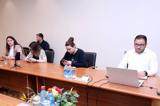 "Açıq qapı" aksiyasında suallar cavablandırıldı, yeniliklər barədə məlumat verildi