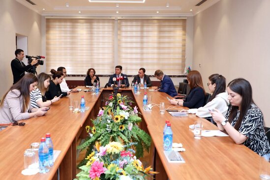 "Açıq qapı" aksiyasında suallar cavablandırıldı, yeniliklər barədə məlumat verildi