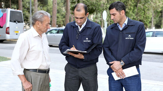 "Açıq mikrofon" aksiyasında sahibkarlıqla məşğul olan abonentlərin də müraciəti dinlənildi (FOTOLAR)