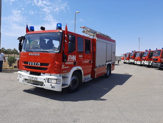 Bakıda qadını xəstəxanaya aparmaq üçün FHN çağırıldı - VİDEO