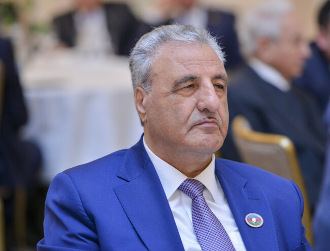 Tağı Əhmədovun oğlu şokolad oğrusunu cəzalandırdı