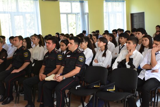 Məktəblilərə "ağ ölüm"ün fəsadları barədə ətraflı məlumat verilib