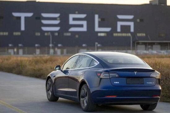 "Tesla" milyondan çox elektromobilini geri çağırır