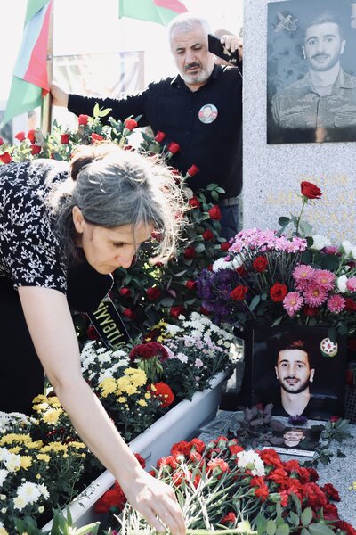 Azərbaycan şəhidlərini yad edir - FOTOLAR