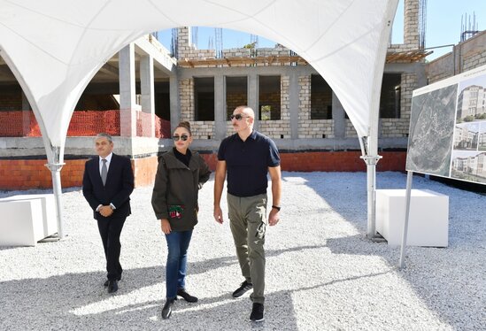 Prezidentlə xanımı Şuşadakı obyektlərdə işlərin gedişi ilə tanış oldular - Fotolar