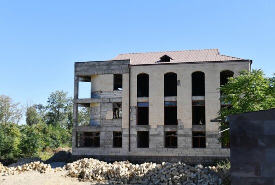 Prezidentlə xanımı Şuşadakı obyektlərdə işlərin gedişi ilə tanış oldular - Fotolar