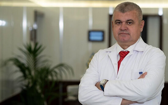 Bakıda sürücüsü tanınmış həkimi soydu - 11 min manat - FOTO