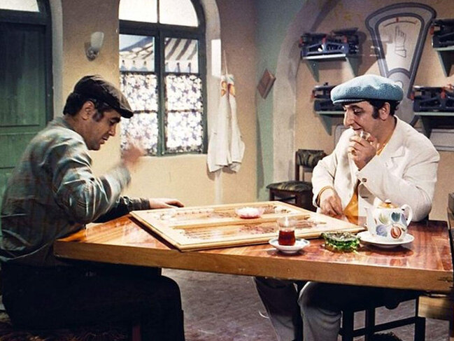 Fərariliyə görə həbs edilən, özündən 37 yaş kiçik qadınla evlənən, teatrda yaşayan Xalq artisti