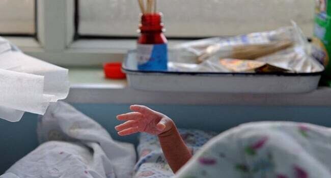 16 yaşlı uşaq, qarın ağrısı şikayəti ilə getdiyi xəstəxanada doğum etdi