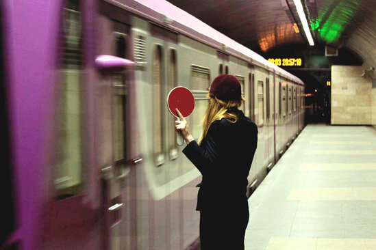 Metroda sərnişinin halı pisləşdi - AÇIQLAMA - FOTO