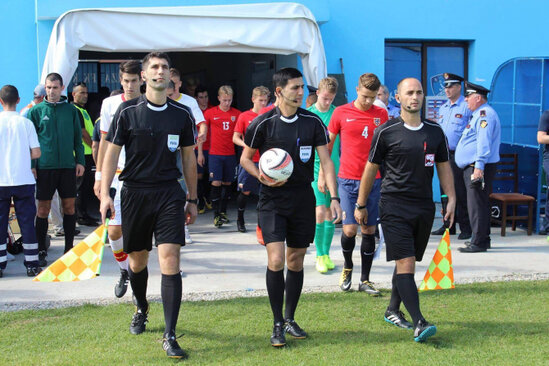 Tarixi oyuna təyinat alan azərbaycanlı hakim Cinin qardaşı imiş - FOTO/VİDEO