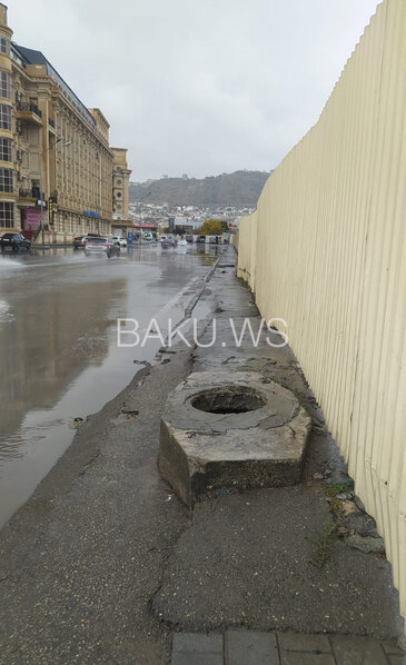 Bakıda lükün qapağı 1 aydır bağlanmır - FOTO/VİDEO