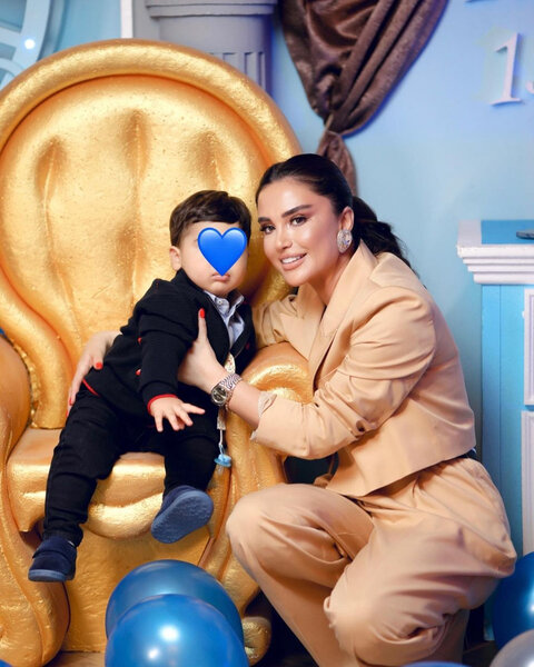 Azərbaycanlı aparıcı oğlunun ad günü şəkillərini paylaşıb, üzünü gizlətdi - FOTO