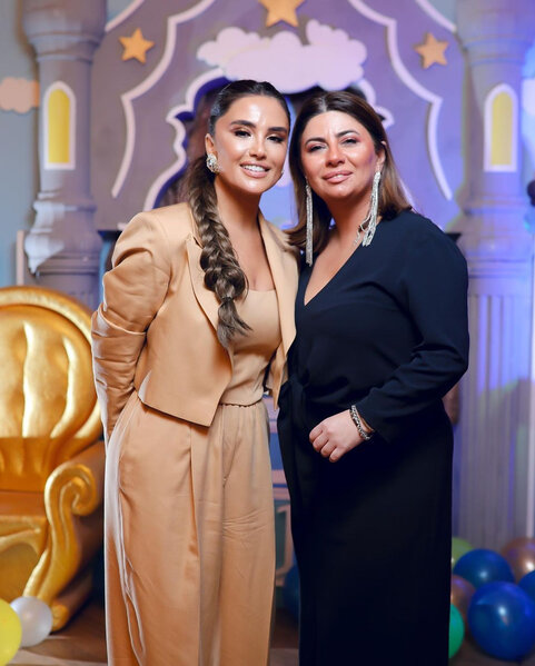 Azərbaycanlı aparıcı oğlunun ad günü şəkillərini paylaşıb, üzünü gizlətdi - FOTO