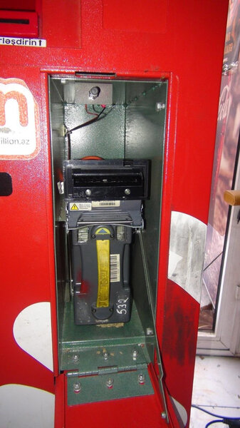 Mağazanı yandırıb izi itirmək istədi - FOTO