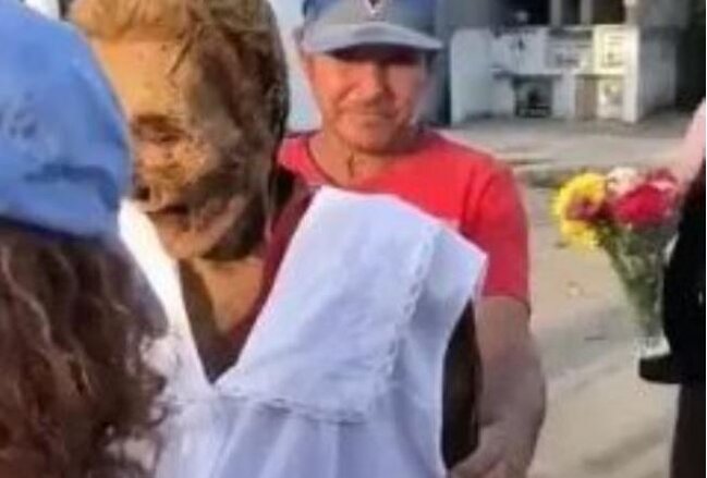 10 il əvvəl ölən qadını məzarından çıxardılar - Görənlər dəhşətə gəldi