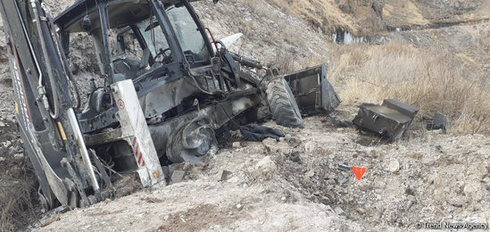 Kəlbəcərdə minaya düşən texnikaların görüntüləri - FOTO