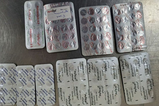 İran vətəndaşı dərmanları Azərbaycana corabında keçirmək istəyib - FOTO