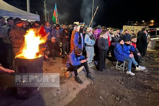 Aksiya iştirakçıları və sülhməramlılar birlikdə futbola baxırlar - FOTO+VİDEO