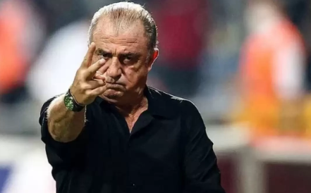 Fatih Terim mükafata layiq görülüb