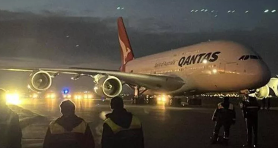 Sinqapur-London reysi Bakıda məcburi eniş edib