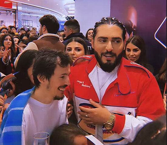 Ayazın konsertində hovuza yıxılan FOTOQRAFIN SON GÖRÜNTÜLƏRİ - VİDEO