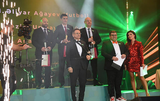 Mədət Quliyev nazirliyin tədbirinə qolusarğılı gəldi - Fotolar