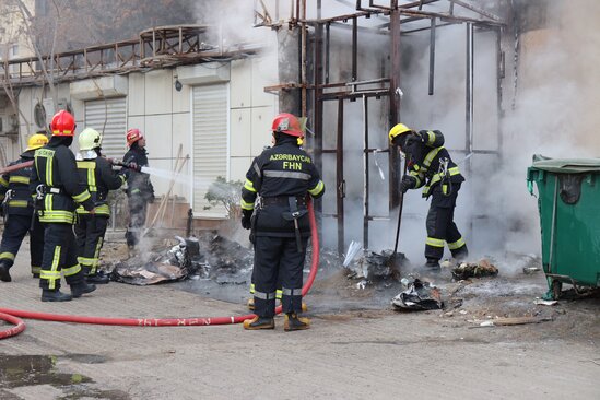 Şəhərin mərkəzində yanğın oldu - VİDEO