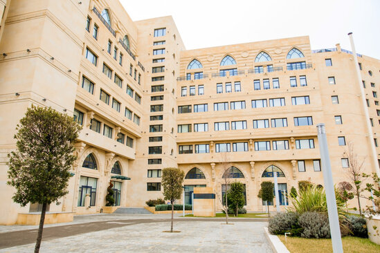 Daha bir təhsil müəssisəsi əməkdaşlarına "13-cü maaş" verib