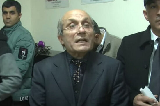 30 müəllim direktora qarşı çıxdı: Dərsləri pulla satır - VİDEO