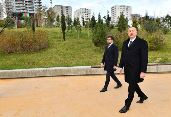 İlham Əliyev Bakıda Mərkəzi Parkın ikinci hissəsinin açılışında iştirak etdi - FOTO