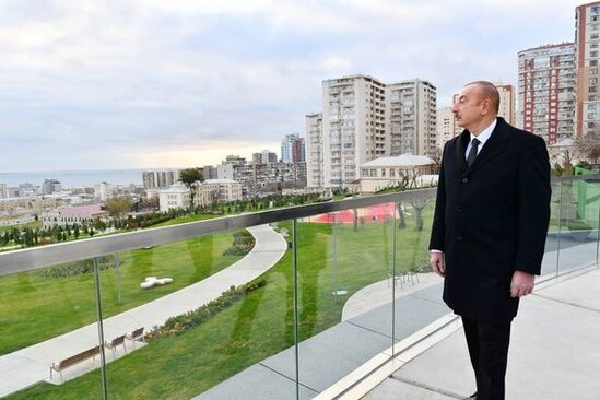 İlham Əliyev Bakıda Mərkəzi Parkın ikinci hissəsinin açılışında iştirak etdi - FOTO