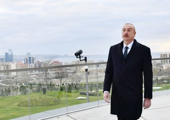 İlham Əliyev Bakıda Mərkəzi Parkın ikinci hissəsinin açılışında iştirak etdi - FOTO