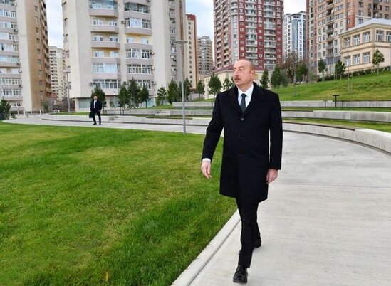 İlham Əliyev Bakıda Mərkəzi Parkın ikinci hissəsinin açılışında iştirak etdi - FOTO