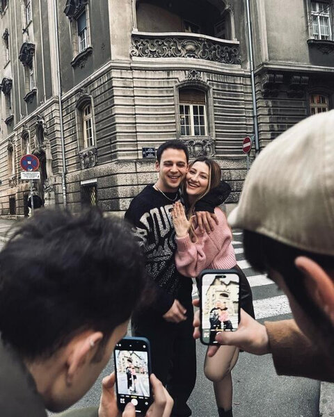 Piyada keçidində evlilik təklifi - FOTO