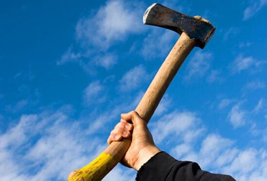 Şəmkir sakini balta ilə vuruldu