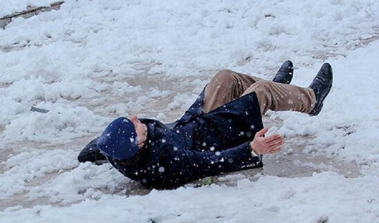 73 yaşlı kişi yıxıldı - Qarın fəsadları