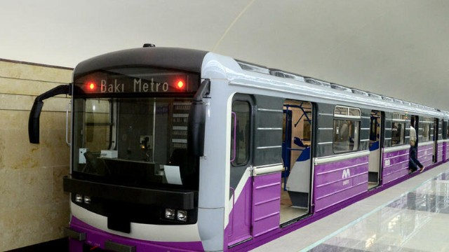 Bakı metrosunda halı pisləşən sərnişin vəfat etdi