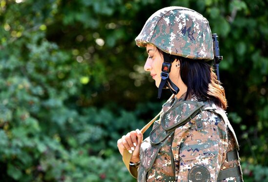 Ermənistan qadınlar üçün yeni könüllü xidmət variantını nəzərdən keçirir