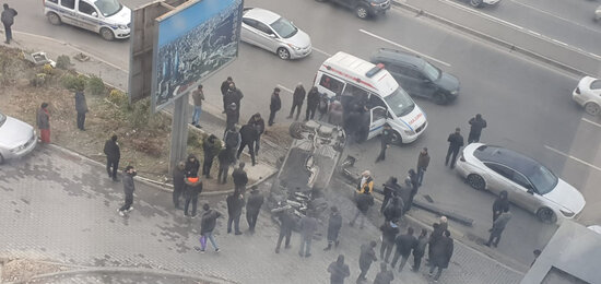 Bakıda dəhşətli qəza: BMW aşdı, "Toyota Camry" yolun ortasında qaldı - FOTO/VİDEO