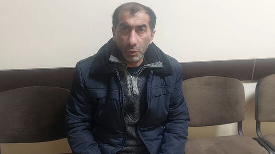 Azərbaycanda saxta avtomobil nömrəsi hazırlayan şəxs SAXLANILDI - FOTO/VİDEO