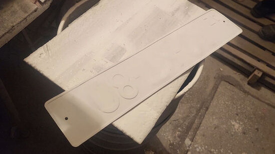 Azərbaycanda saxta avtomobil nömrəsi hazırlayan şəxs SAXLANILDI - FOTO/VİDEO