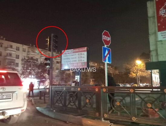 Bakının mərkəzi yolunda işıqfor işləmir - Hər an qəza ola bilər