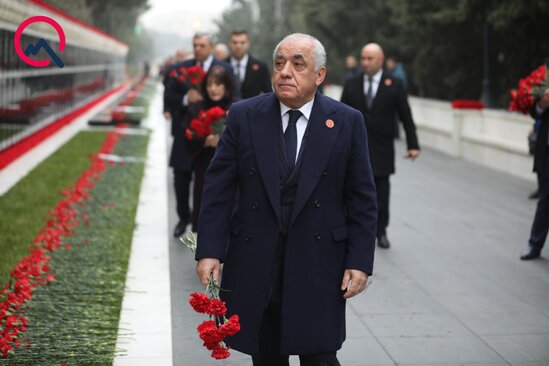 Yüksək vəzifəli məmurlar xiyabanda... - Fotolar