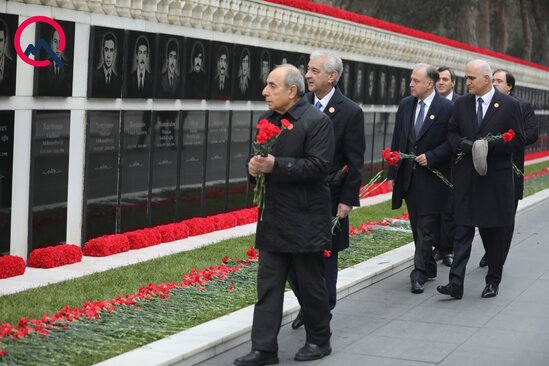 Yüksək vəzifəli məmurlar xiyabanda... - Fotolar